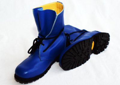 Modischer Damenstiefel in Blau mit Profilsohle