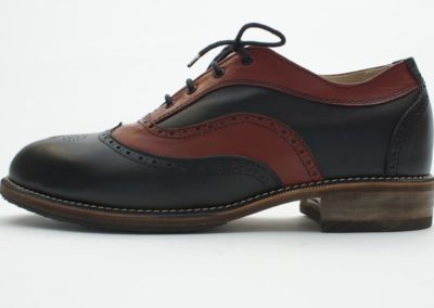 Klassisch schottisch gelochter Herrenschuh in Braun/Schwarz