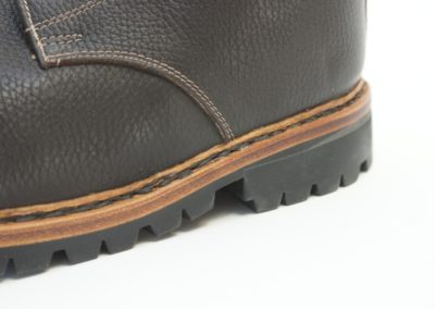 Per Hand zwiegenähter Wanderschuh für Afrika-Foto-Safari